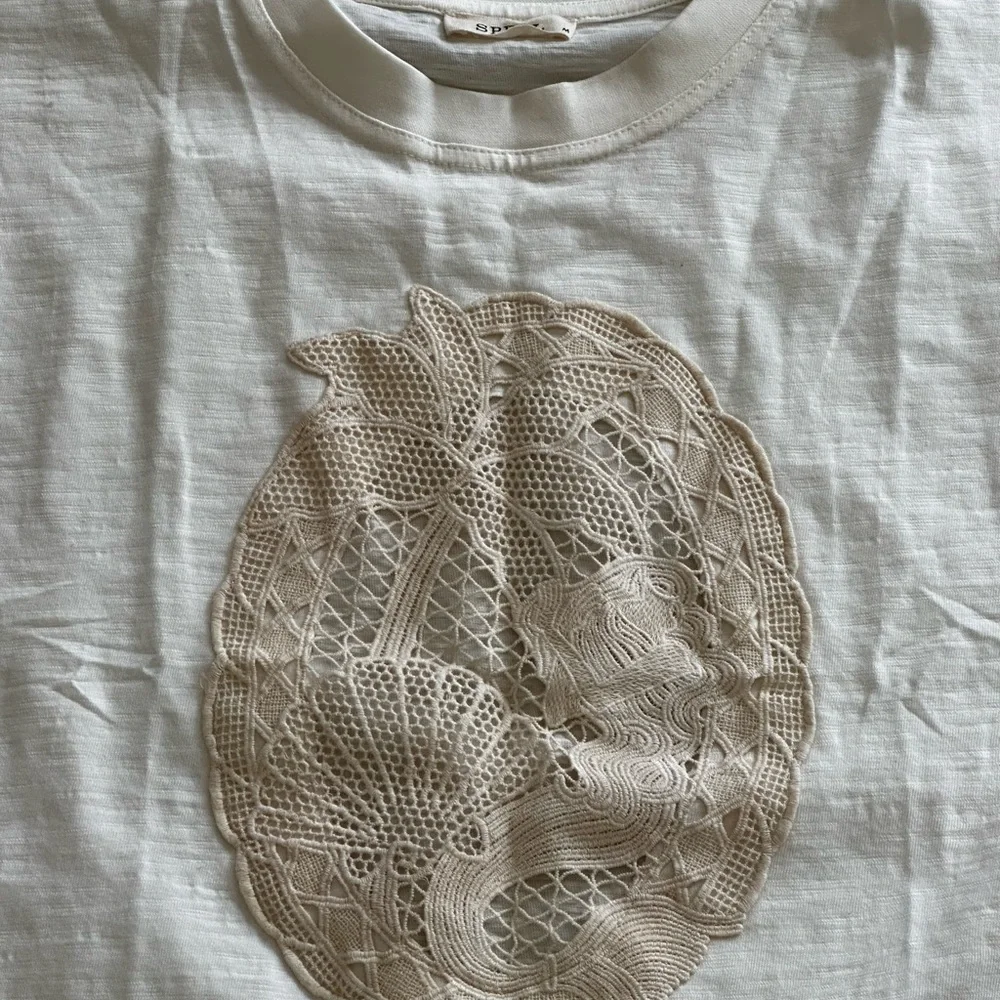 Spell The Mermaid Cove Appliqué Tee in White Sands - Picture 7 of 10